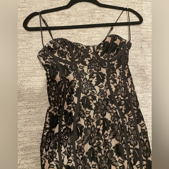 Hello Molly Elegant Black Lace Dress - Picture 4 of 4